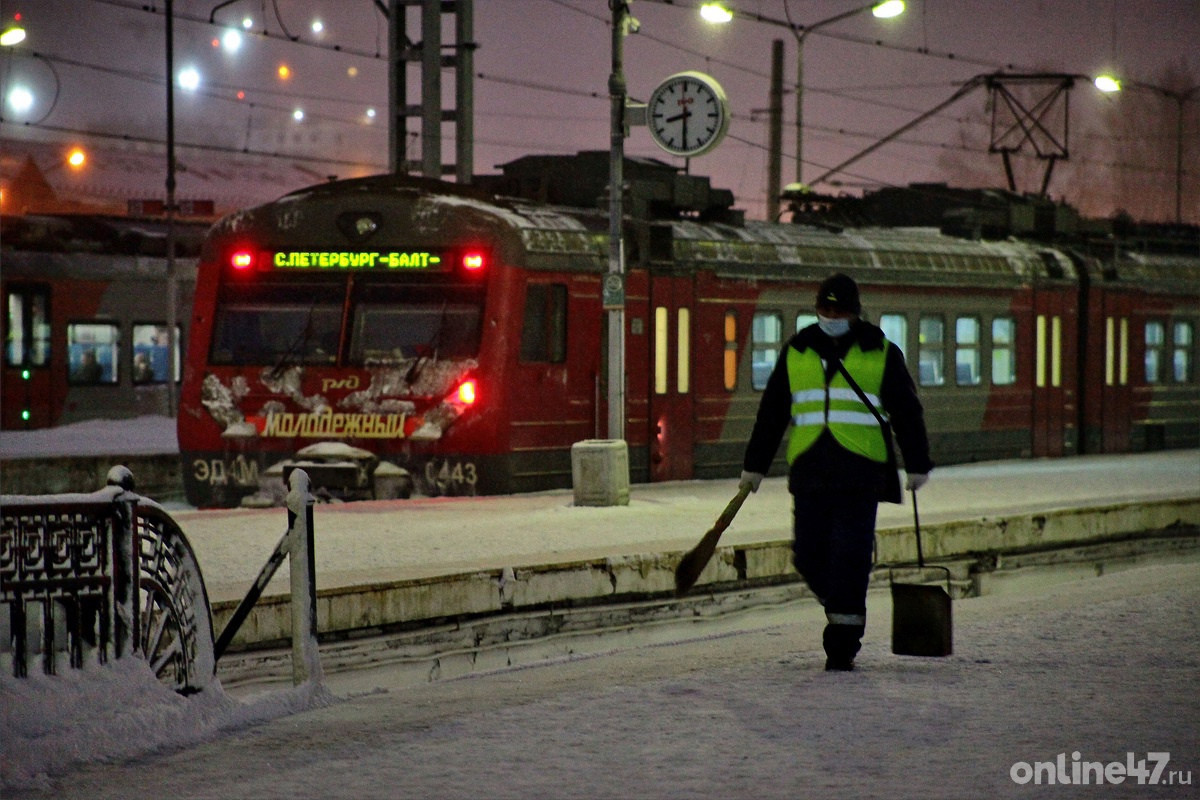 Проверка соблюдения масочного режима в электричках следующих в Ленинградскую область.