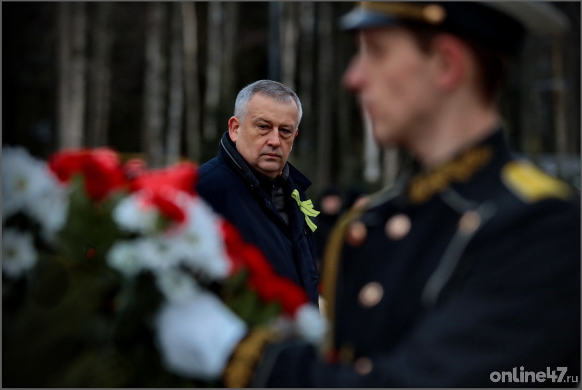 Александр Дрозденко в День полного снятия блокады Ленинграда возле мемориала «Разорванное кольцо»