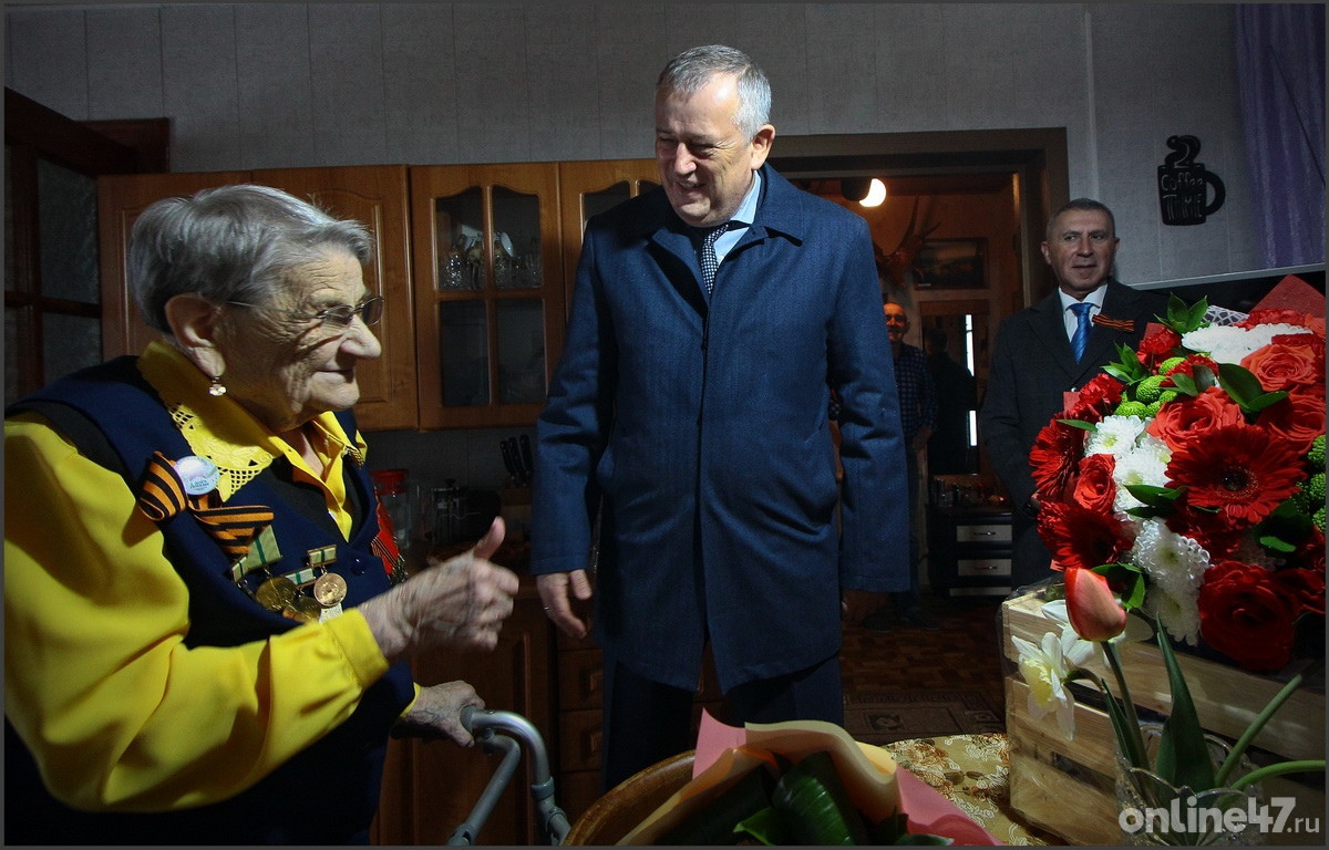 Александр Дрозденко поздравляет ветеранов Ленинградской области накануне Дня Победы